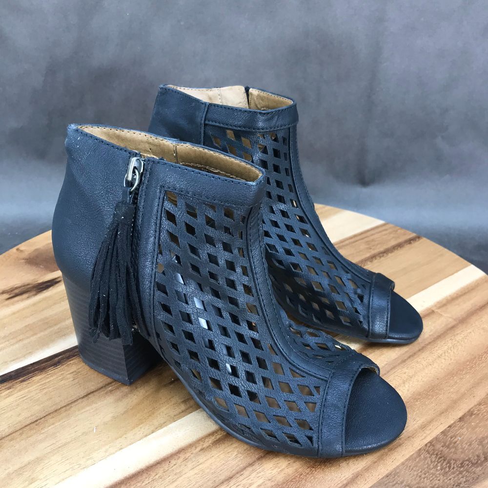 Maurices Black Faux Leather Zip Up Cutout Peep Toe Block Heel Booties‎ Womens 6